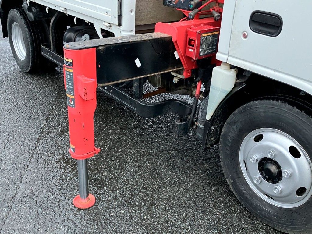 いすゞ エルフ TKG-NKR85AR(2WD)の写真9