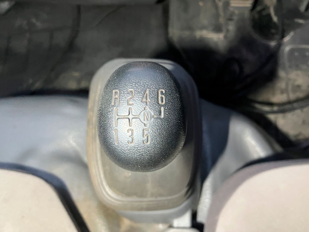 いすゞ エルフ TKG-NKR85AR(2WD)の写真16