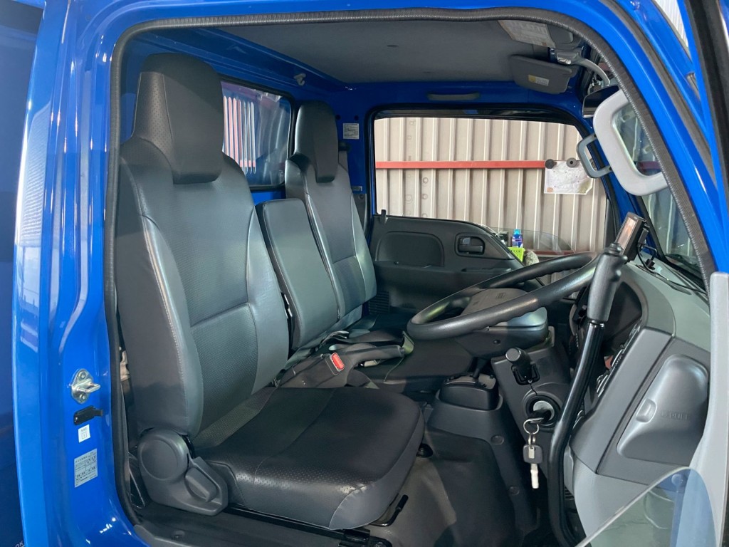 乗車定員は3名です。|マツダ ダイナ TPG-LJR85AD(2WD)の写真5