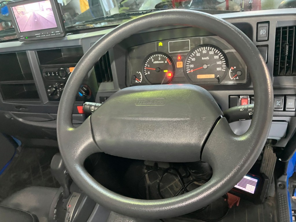 メーター周りの状態です。ハンドルにスレがあります|マツダ ダイナ TPG-LJR85AD(2WD)の写真20