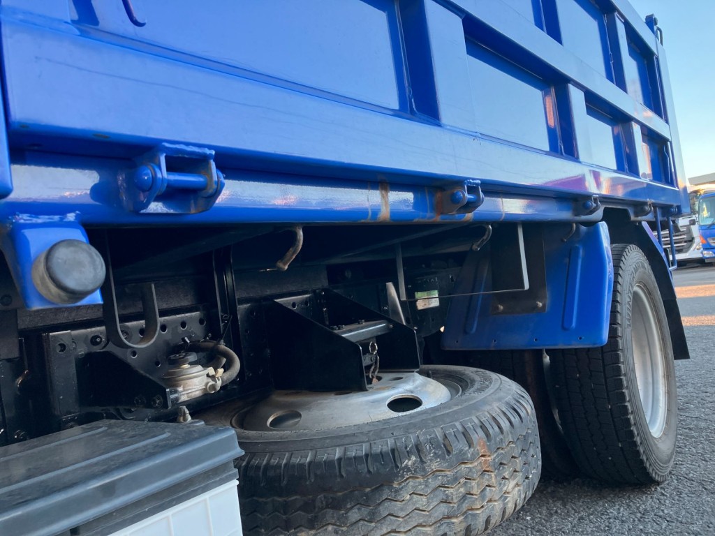 助手席側サイドレールにサビ垂れがあります。|マツダ ダイナ TPG-LJR85AD(2WD)の写真31