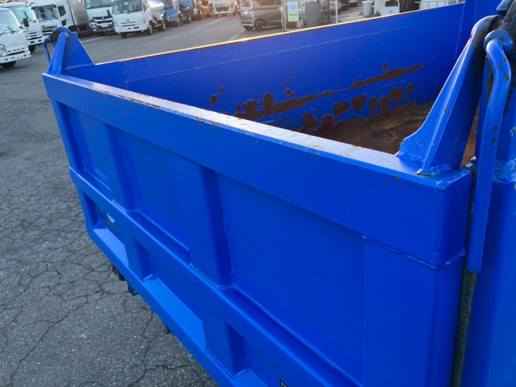 リヤゲート上部にキズ・サビがあります。|マツダ ダイナ TPG-LJR85AD(2WD)の写真33