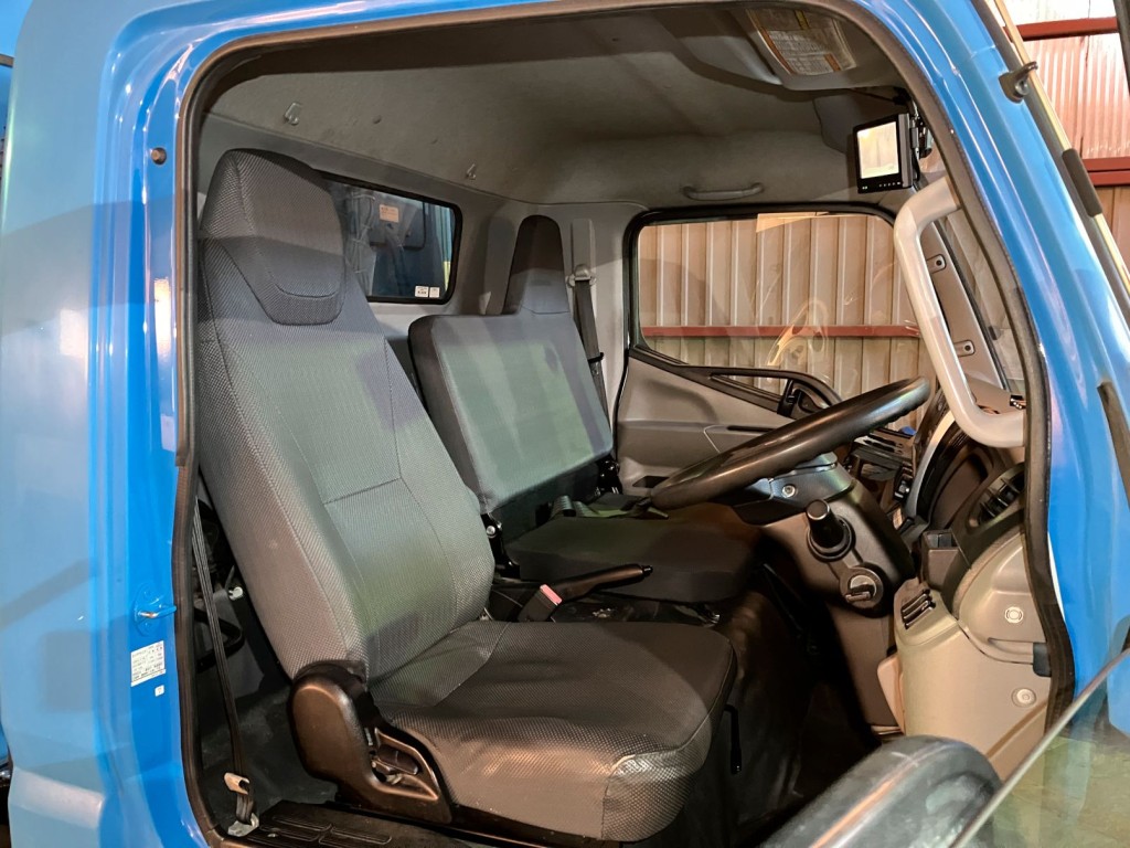 三菱 キャンター 2PG-FEB90(2WD)の写真5