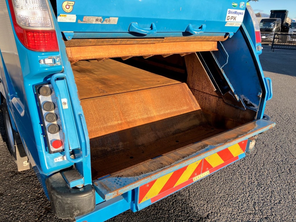 三菱 キャンター 2PG-FEB90(2WD)の写真8