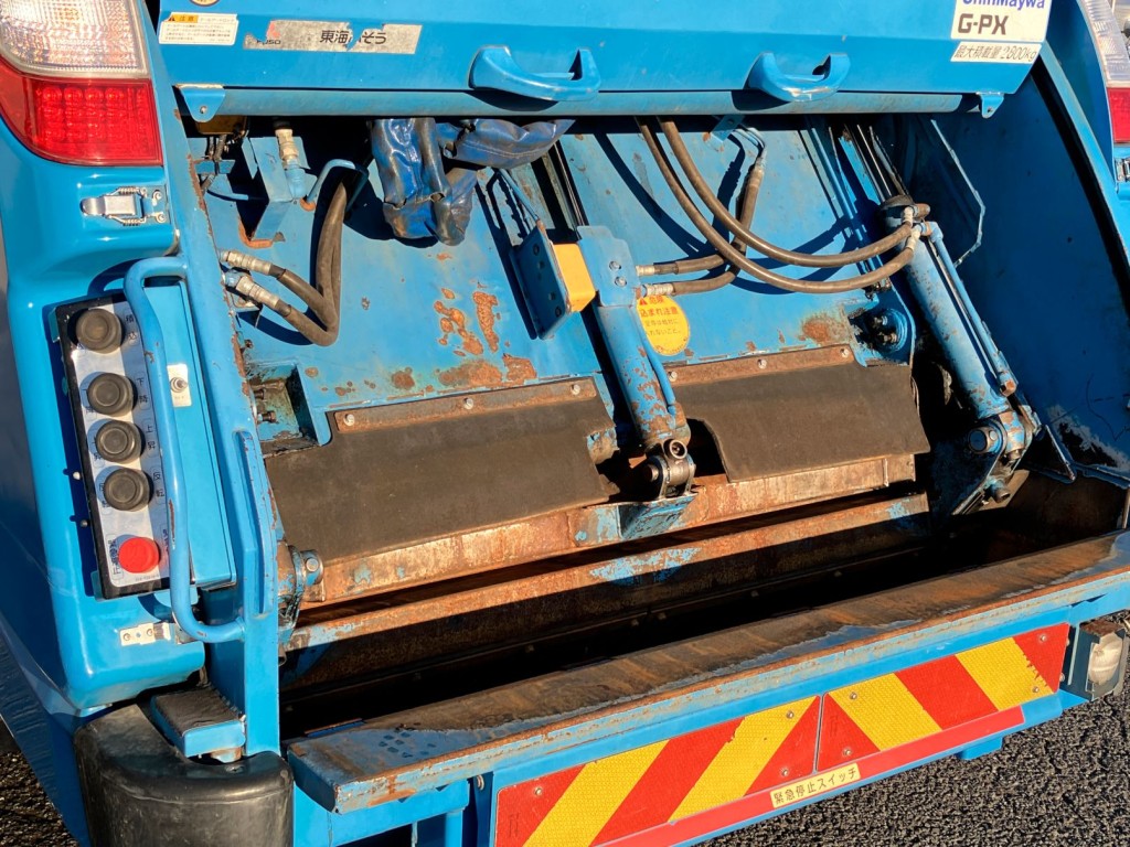 三菱 キャンター 2PG-FEB90(2WD)の写真9