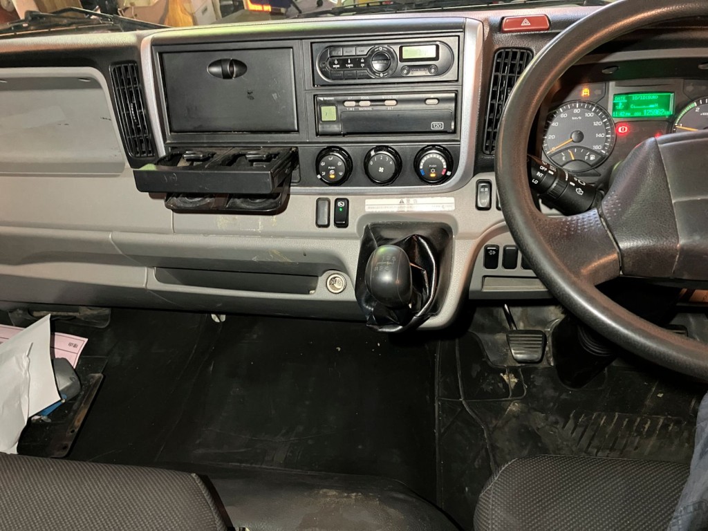 三菱 キャンター 2PG-FEB90(2WD)の写真17