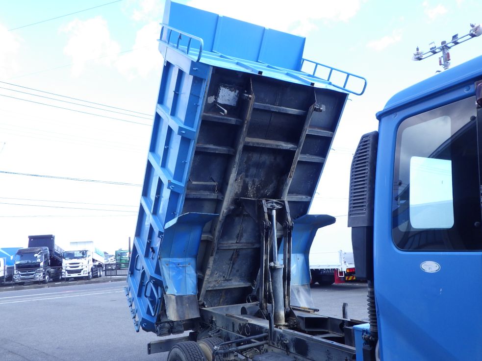 ボディー裏側の状態です。|ニッサンディーゼル コンドル PB-MK36A(2WD)の写真9