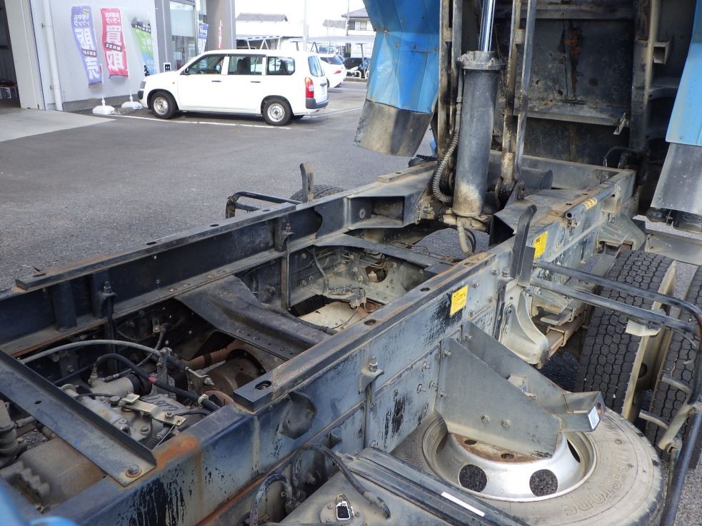 シャーシの状態です。|ニッサンディーゼル コンドル PB-MK36A(2WD)の写真10