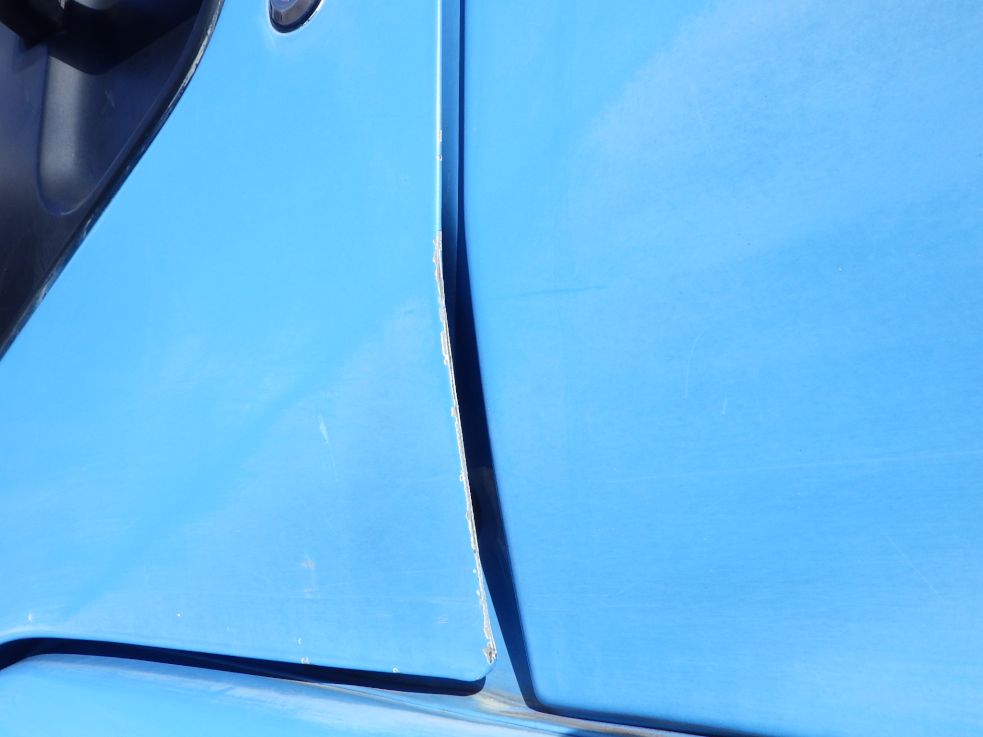 助手席側ドアにキズがあります。|ニッサンディーゼル コンドル PB-MK36A(2WD)の写真19