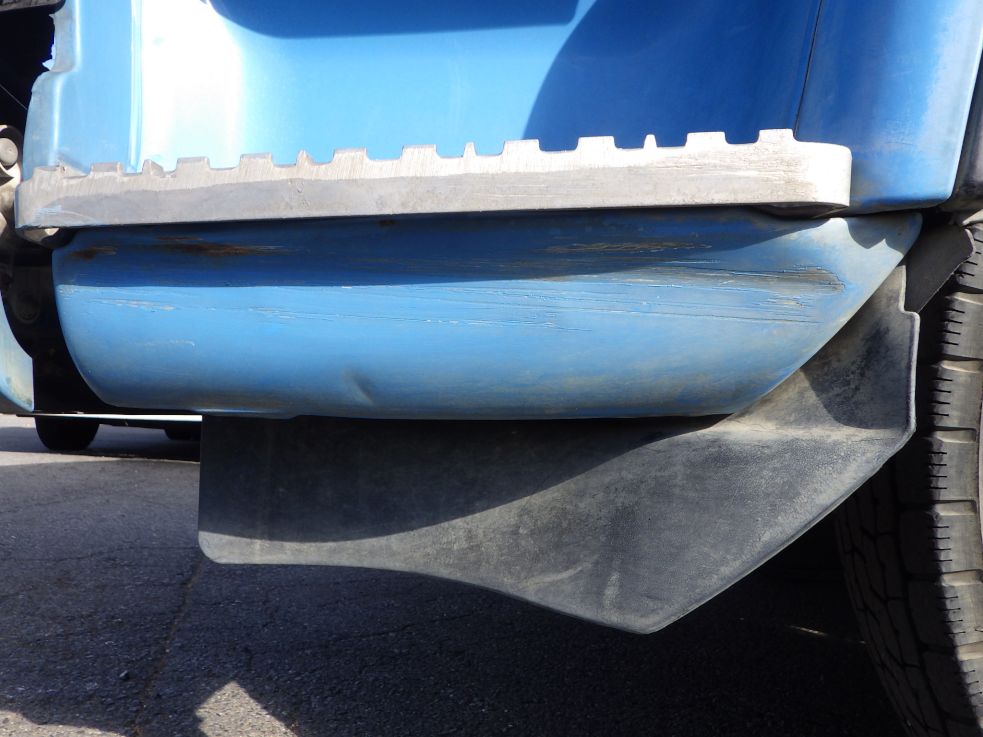 助手席側ステップカバーにキズ・ヘコミがあります。|ニッサンディーゼル コンドル PB-MK36A(2WD)の写真23