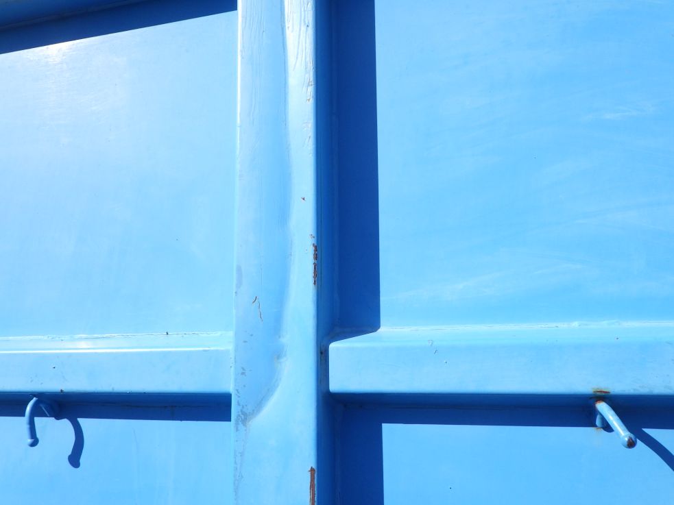 ボディーの運転席側にキズ・ヘコミがあります。|ニッサンディーゼル コンドル PB-MK36A(2WD)の写真34