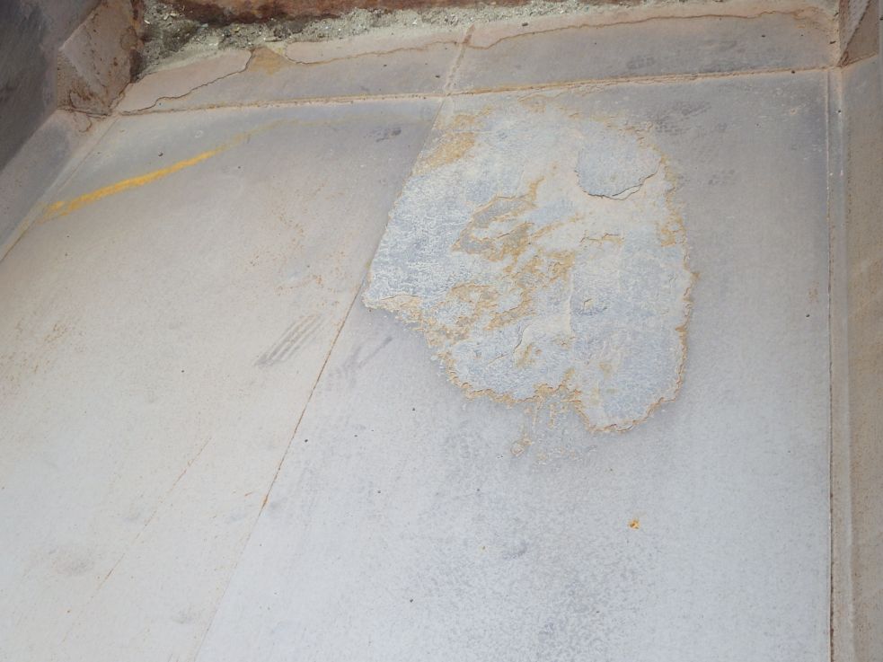 床鉄板にキズ・サビ・ヘコミがあります。|ニッサンディーゼル コンドル PB-MK36A(2WD)の写真41