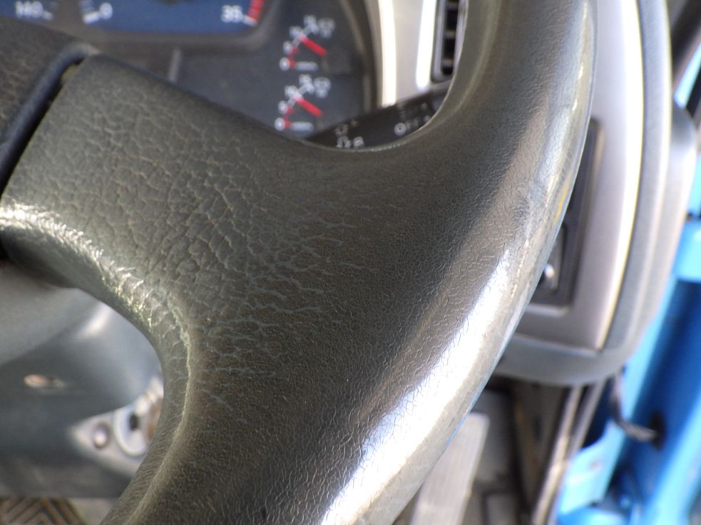 ハンドルにスレがあります。|ニッサンディーゼル コンドル PB-MK36A(2WD)の写真46