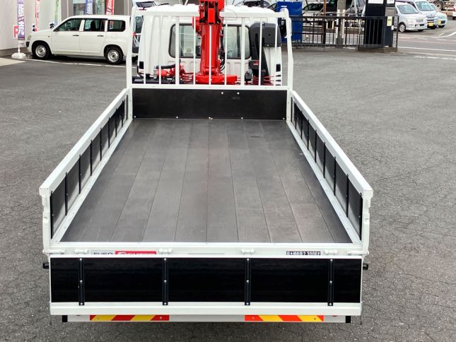 床は板張りです。|三菱 ファイター 2KG-FK62F(2WD)の写真9