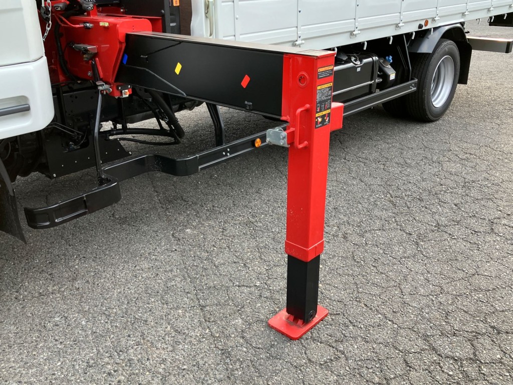 アウトリガーの状態です。差し違い式です|三菱 ファイター 2KG-FK62F(2WD)の写真10