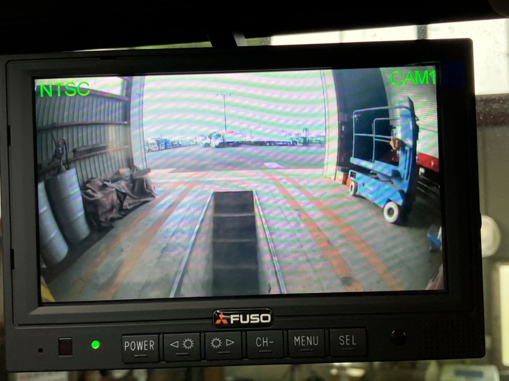 液晶バックモニター付きです。|三菱 ファイター 2KG-FK62F(2WD)の写真17