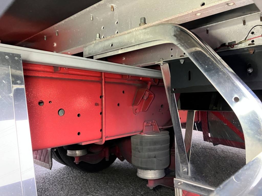 シャシとネタの状態です。縦ネタは鉄・横ネタはアルミ製です|いすゞ ギガ 2PG-CYJ77Cの写真8