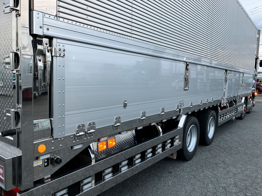 アオリ・ウイングキャッチ部はステンレス製です。|いすゞ ギガ 2PG-CYJ77Cの写真19