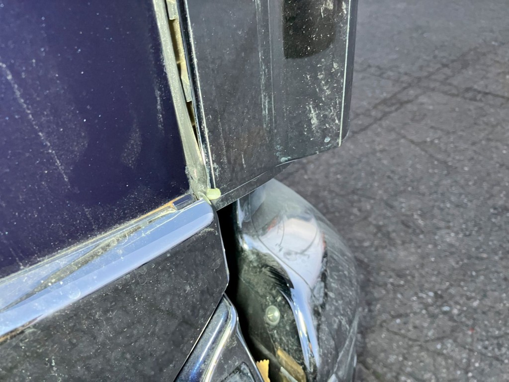 運転席側ドアとコーナーパネルが少し干渉しております。|いすゞ ギガ 2PG-CYJ77Cの写真44