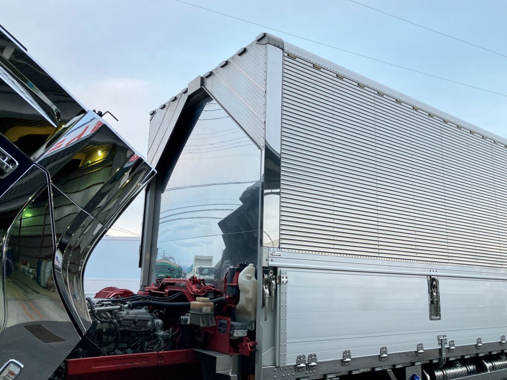 ボデー前面はステンレス製です。|いすゞ ギガ 2PG-CYJ77Cの写真46