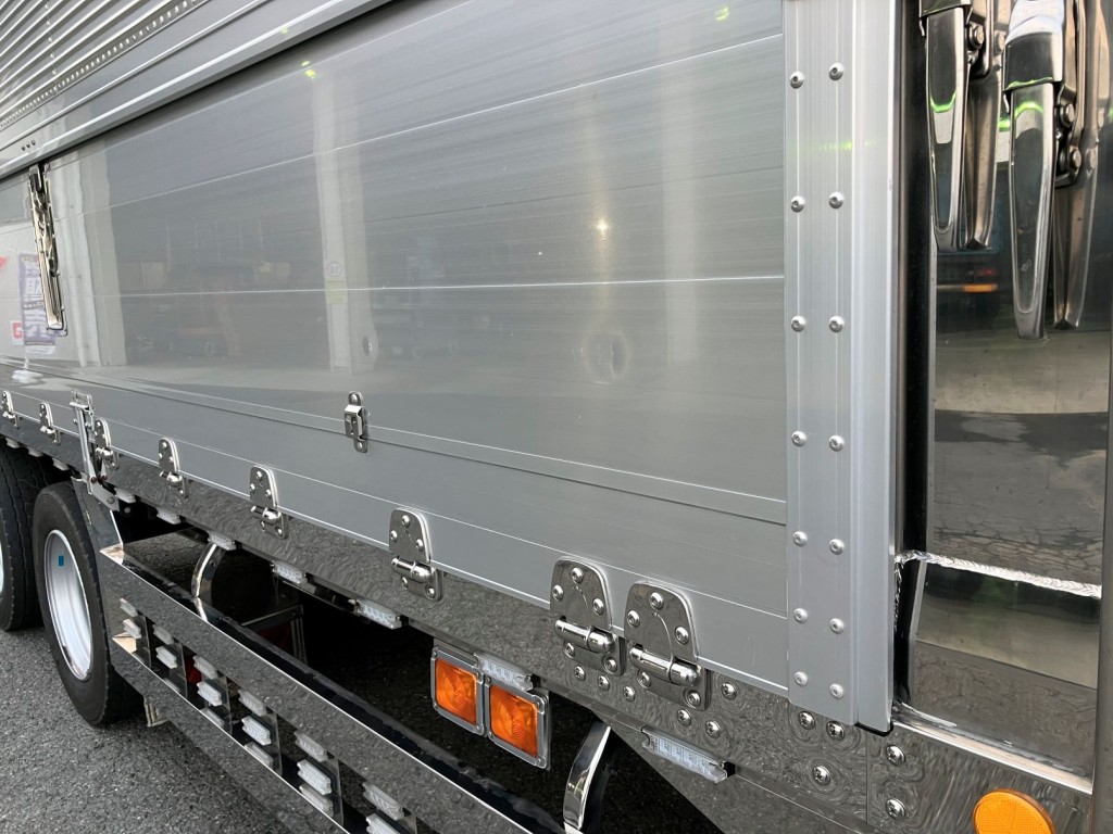 助手席側後方アオリに少しキズ・凹みがあります。|いすゞ ギガ 2PG-CYJ77Cの写真50