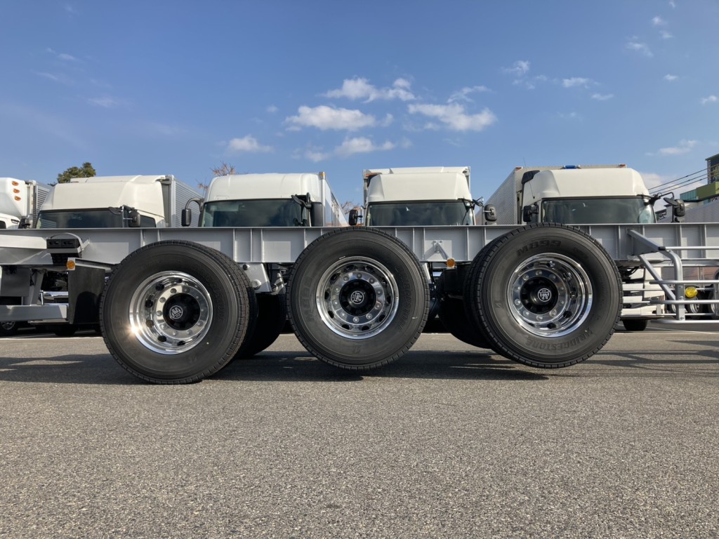 リフトアクスル付きです。(空車時に1軸目と2軸目がリフトします。)|トレクス CTB34004の写真24