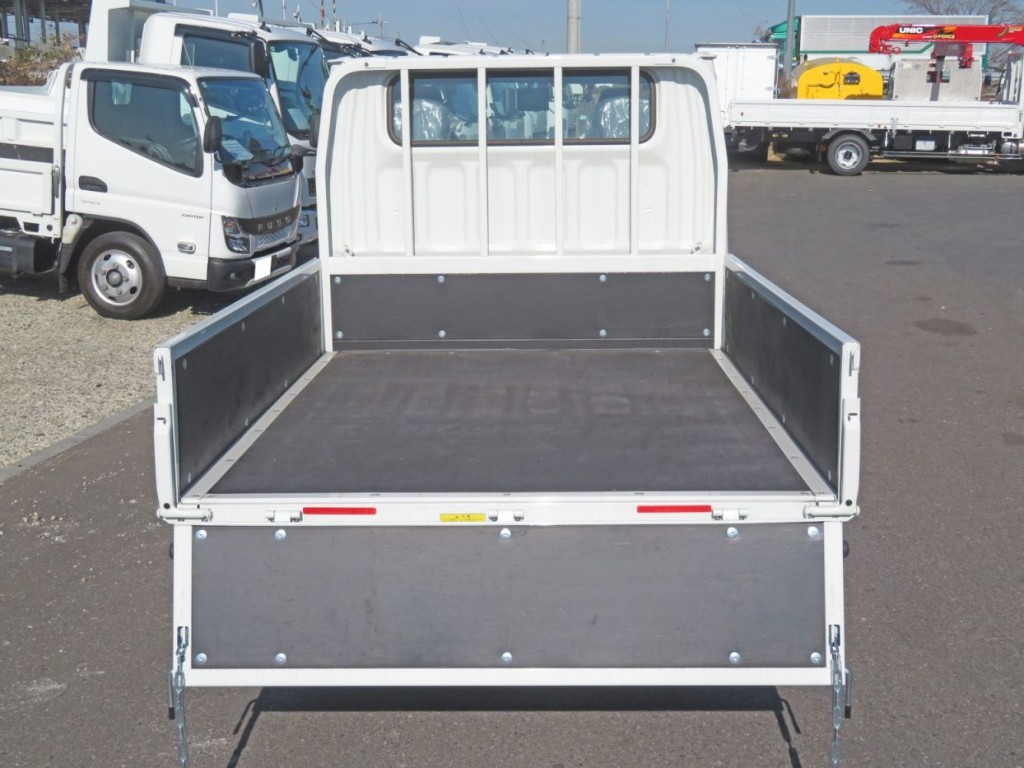 三菱 キャンター 2RG-FBA20(2WD)の写真9
