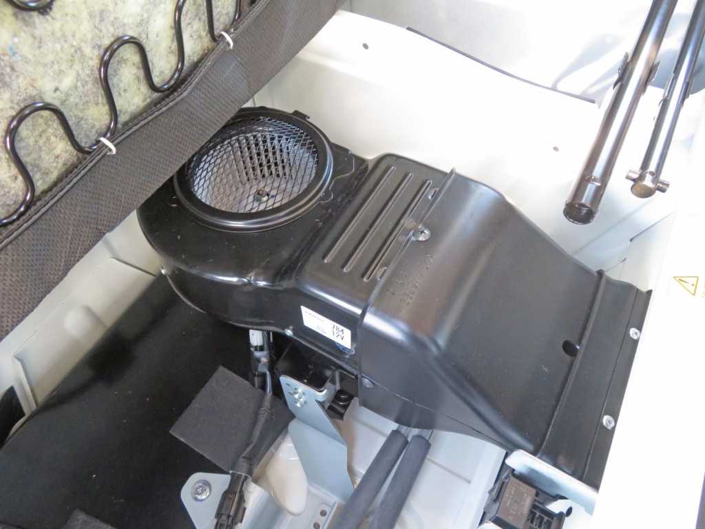 リアの座面下部にヒーターが付いています。|三菱 キャンター 2RG-FBA20(2WD)の写真12