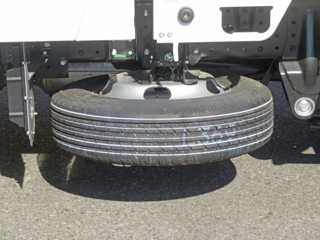 スペアタイヤ付きです。|三菱 キャンター 2RG-FBA20(2WD)の写真15