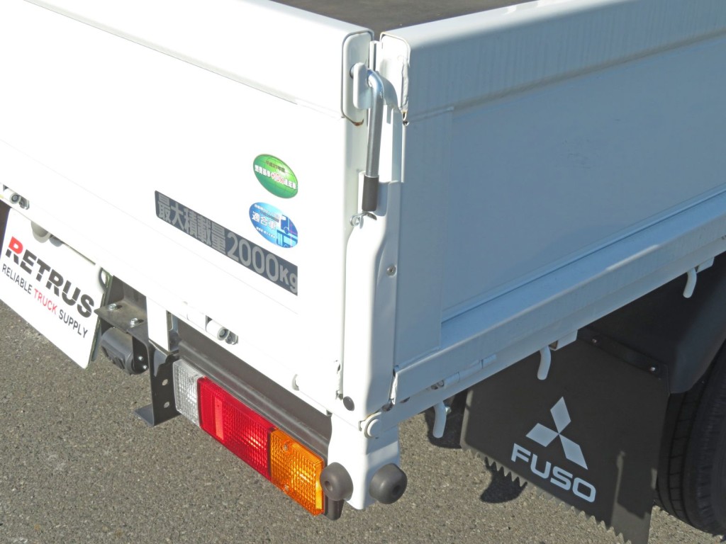 リアあおりロック周りに軽いサビがあります。|三菱 キャンター 2RG-FBA20(2WD)の写真19