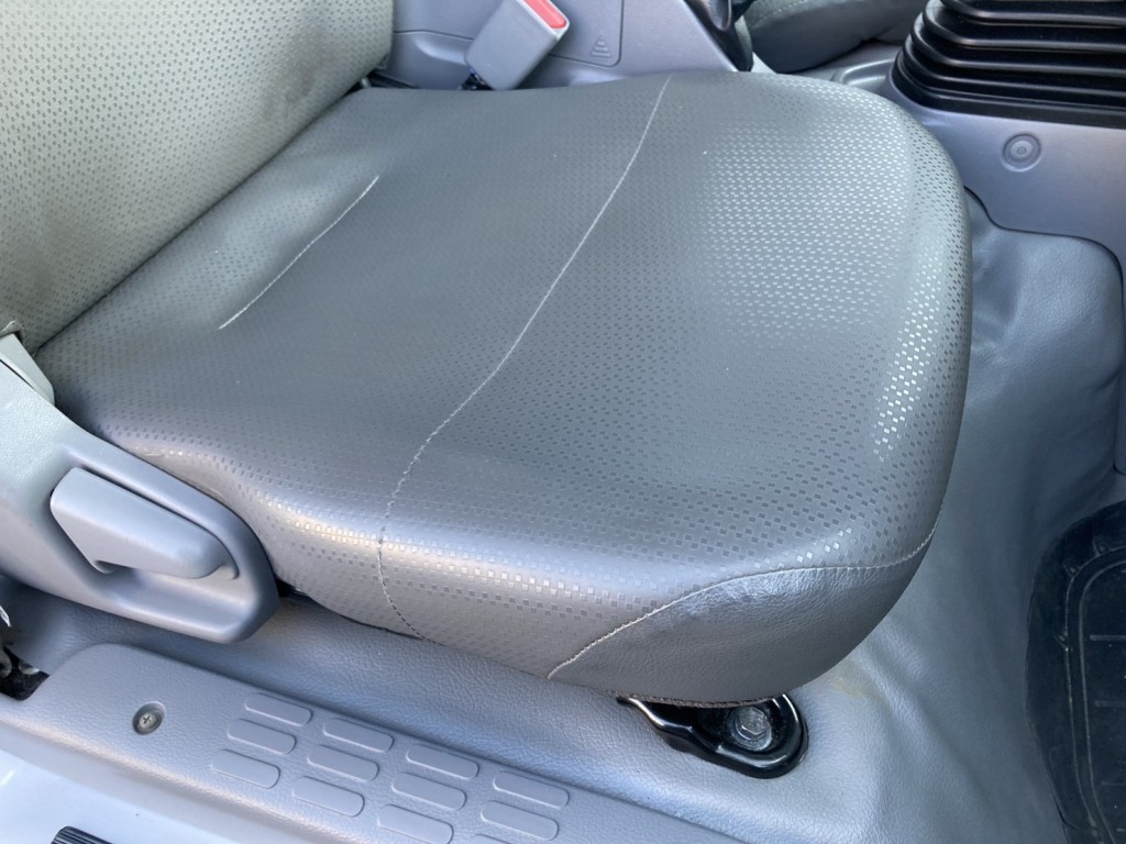 シート座面の状態です。|日野 デュトロ 2RG-XZU600T(2WD)の写真11