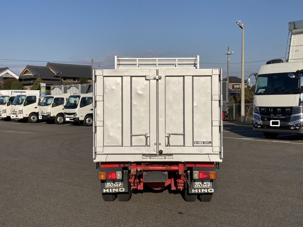 観音ドアを閉めた状態です。|日野 デュトロ 2RG-XZU600T(2WD)の写真13