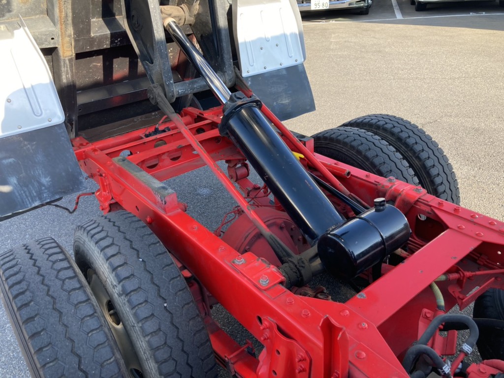 シャーシとホイストの状態です。|日野 デュトロ 2RG-XZU600T(2WD)の写真24