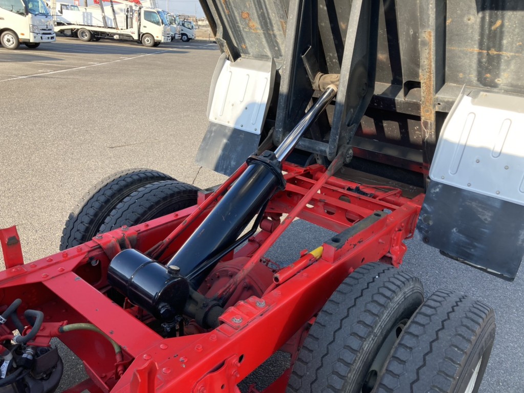 シャーシとホイストの状態です。|日野 デュトロ 2RG-XZU600T(2WD)の写真25
