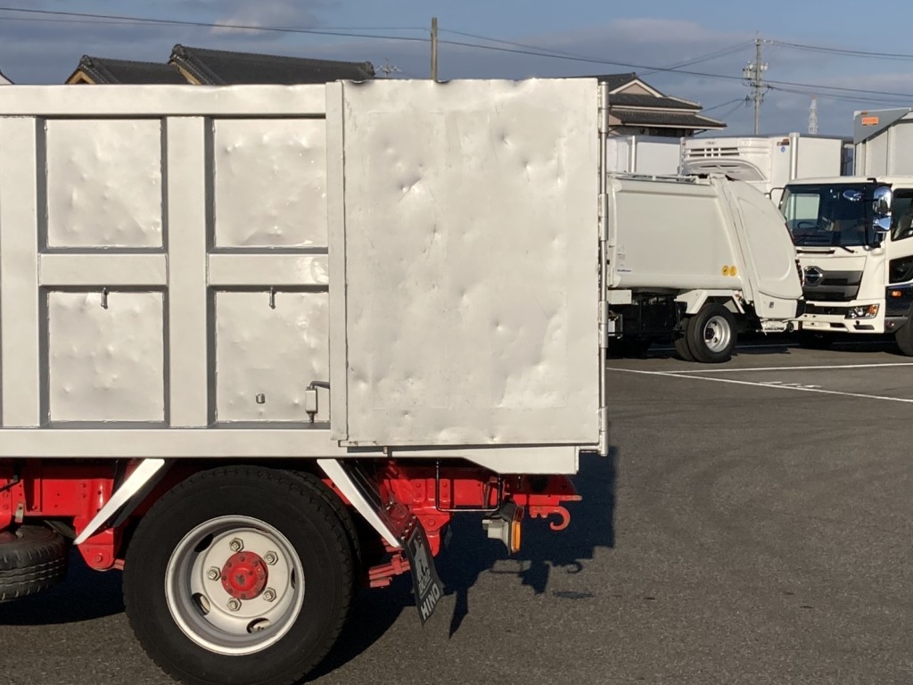 観音ドア裏の状態です。|日野 デュトロ 2RG-XZU600T(2WD)の写真31