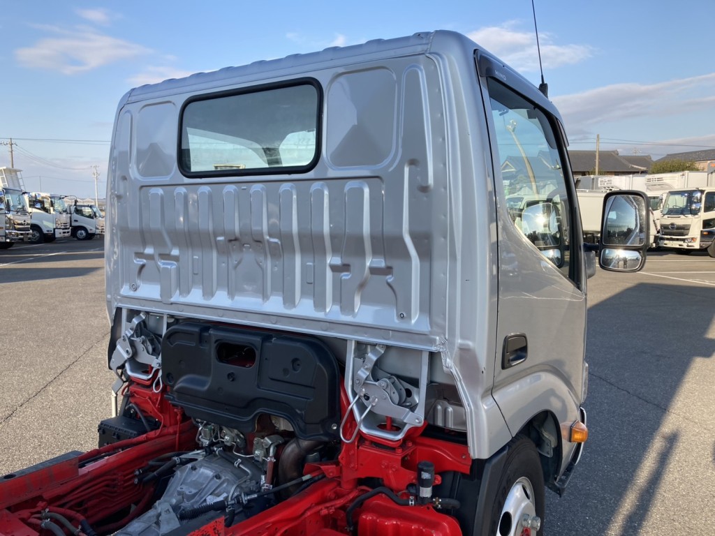 キャブバックの状態です。|日野 デュトロ 2RG-XZU600T(2WD)の写真36