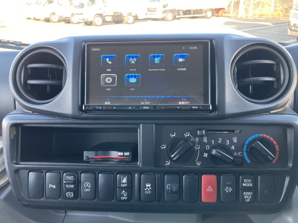 インパネ周りです。|日野 デュトロ 2RG-XZU600T(2WD)の写真39