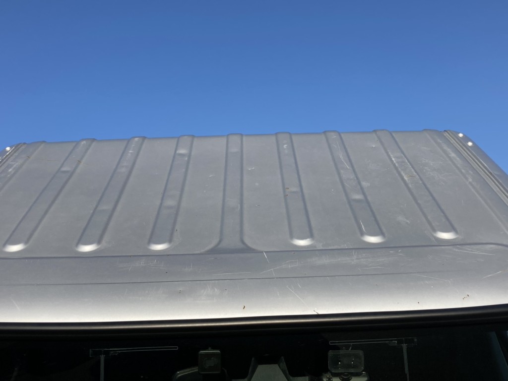 ルーフに凹みが有ります。|日野 デュトロ 2RG-XZU600T(2WD)の写真45