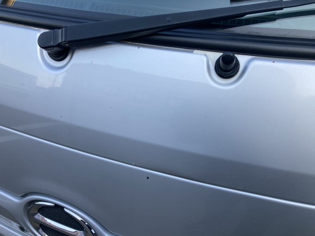 Fパネルに塗装剥がれや点キズが有ります。|日野 デュトロ 2RG-XZU600T(2WD)の写真50