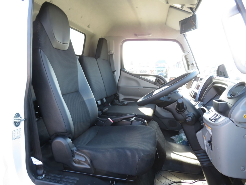 三菱 キャンター 2PG-FEB90(2WD)の写真6