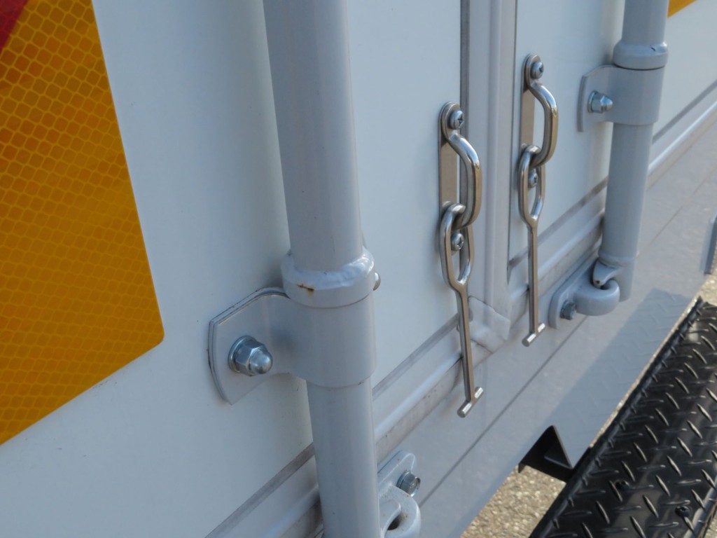 三菱 キャンター 2PG-FEB90(2WD)の写真13