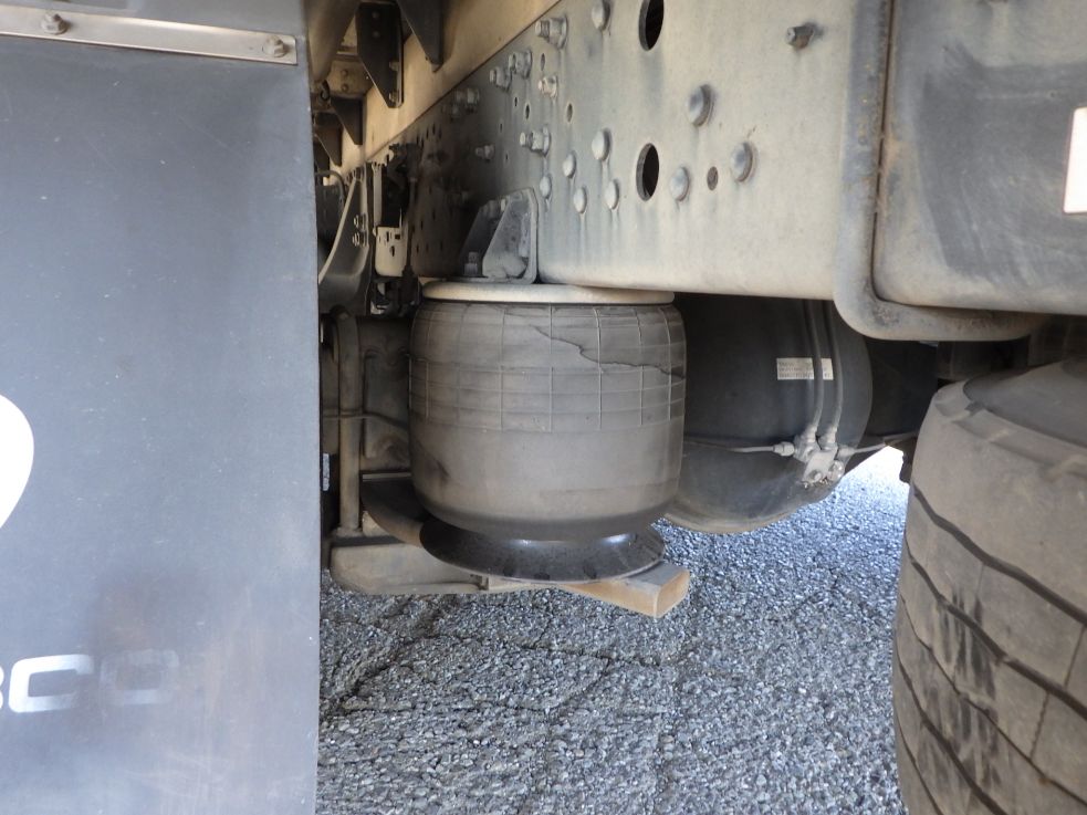 エアサスです。|三菱 ファイター TKG-FK64F(2WD)の写真5