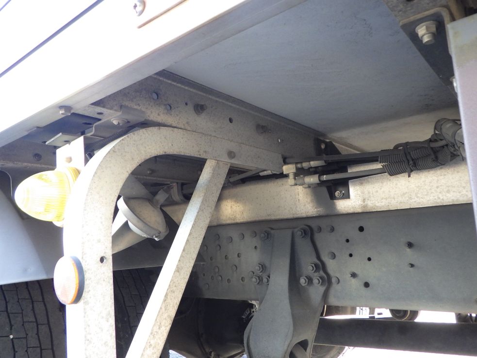 シャーシとネタの状態です。（ネタはアルミ製です）|三菱 ファイター TKG-FK64F(2WD)の写真7