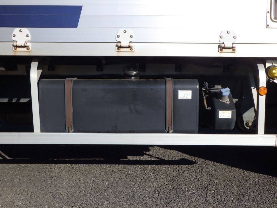 燃料タンクは２００Lです。|三菱 ファイター TKG-FK64F(2WD)の写真13