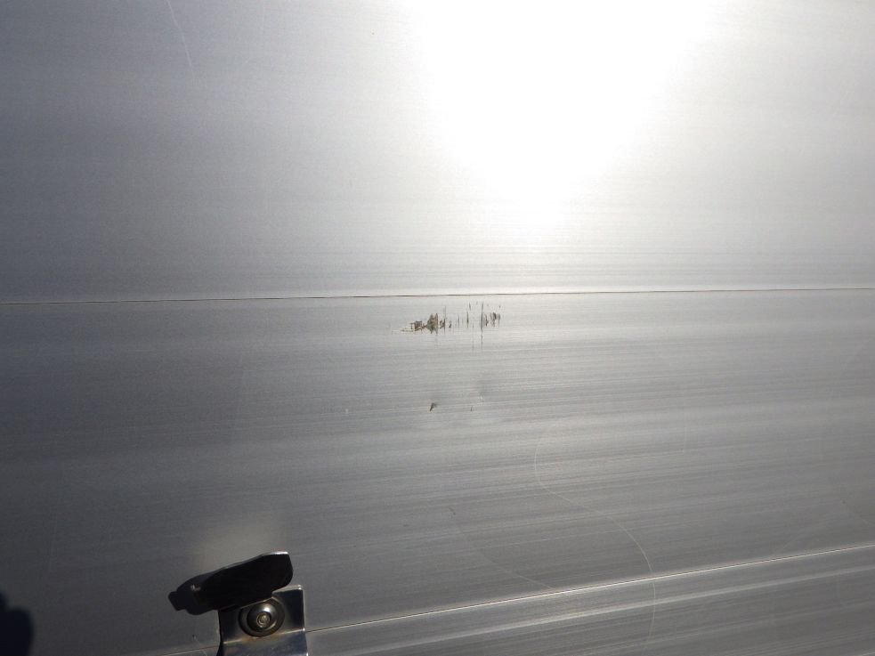 左右のアオリにキズ・ヘコミがあります。|三菱 ファイター TKG-FK64F(2WD)の写真29