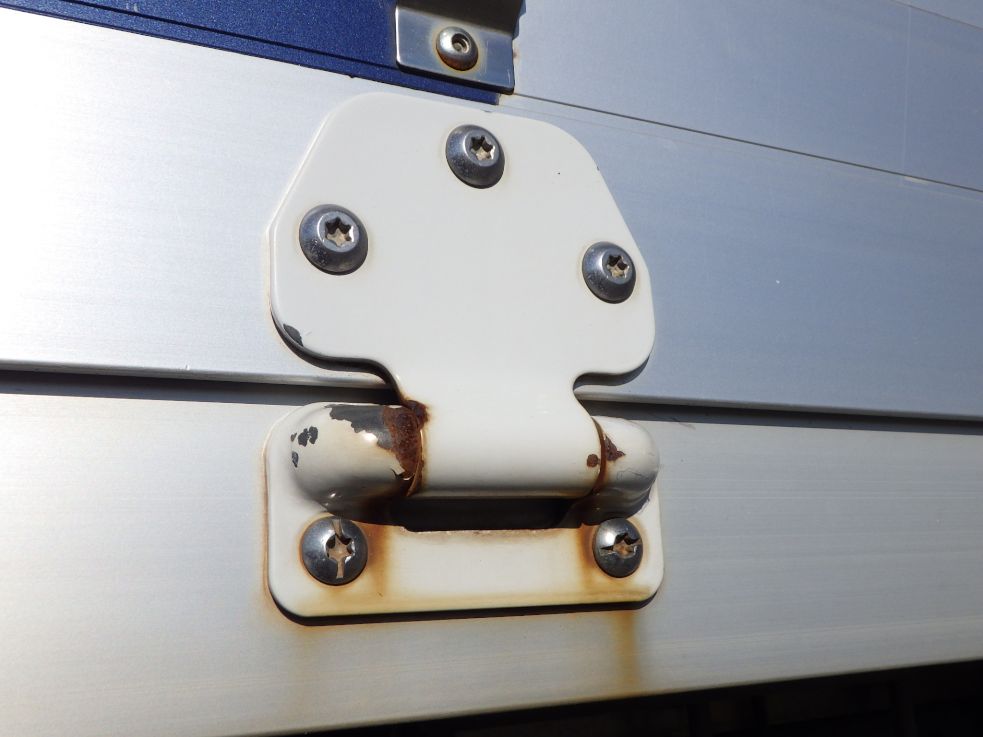 各ヒンジにサビがあります。|三菱 ファイター TKG-FK64F(2WD)の写真30