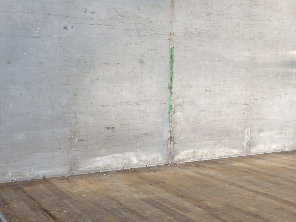 プロテクター裏側にキズ・ヘコミがあります。|三菱 ファイター TKG-FK64F(2WD)の写真33