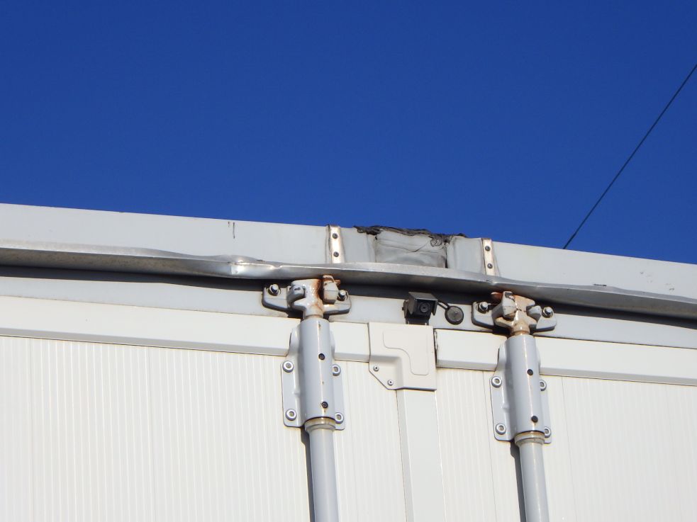 雨どいに曲がりがあります。|三菱 ファイター TKG-FK64F(2WD)の写真39