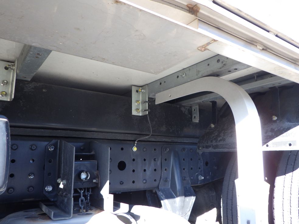 シャーシとネタの状態です。（ネタは鉄製です）|三菱 キャンター 2RG-FEAV0(2WD)の写真7