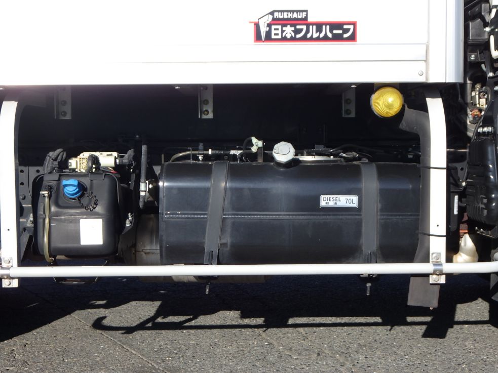 燃料タンクは７０Lです。|三菱 キャンター 2RG-FEAV0(2WD)の写真16